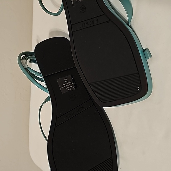 NWOT Nine West Green Flat Sandal - Picture 3 of 3